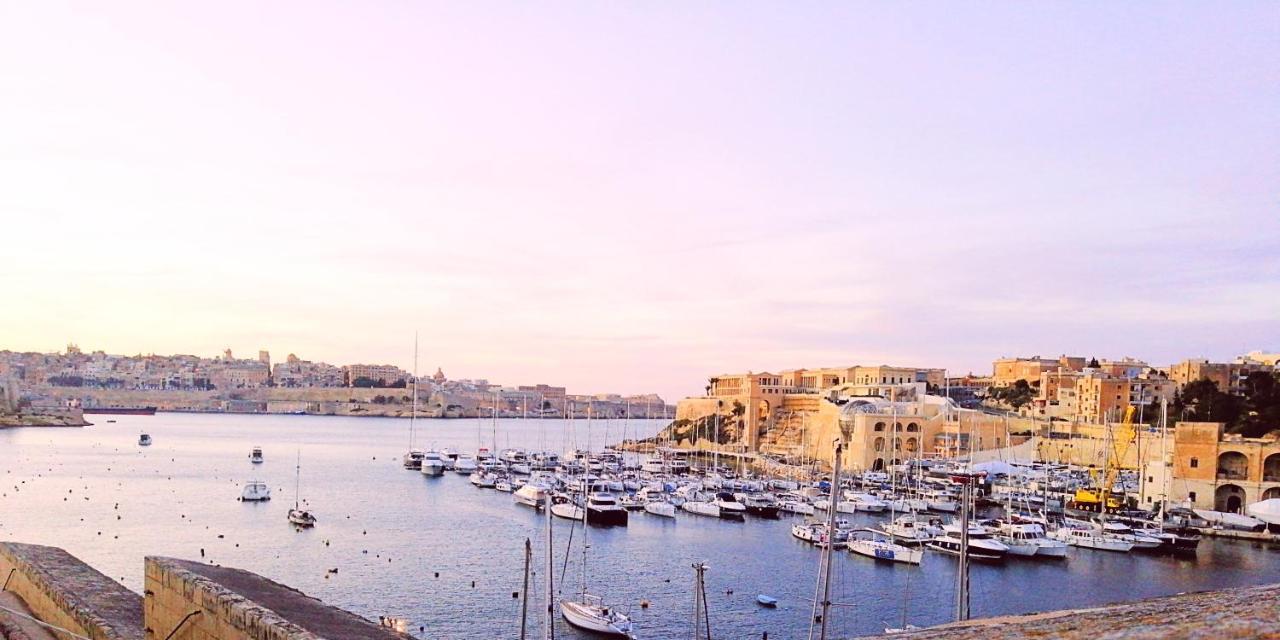 Vittoriosa' Seafront 2 Bed Highly Furnished Apartment Exterior photo